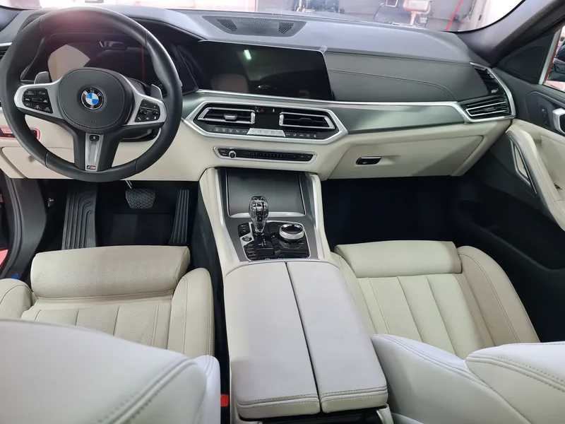 Interior deschis la culoare, curățat complet